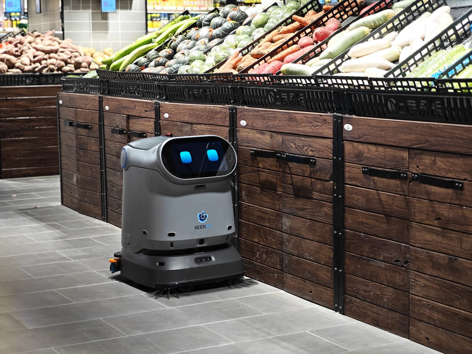 Upratovací robot Keenon v prevádzke